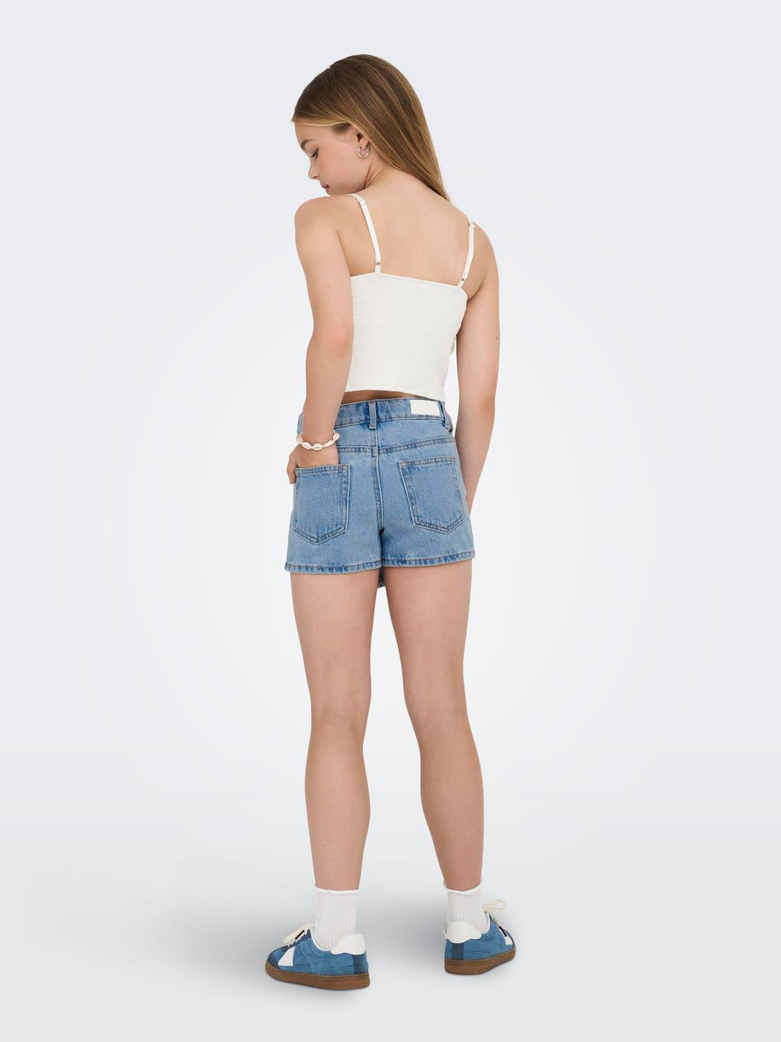 model_shot-back